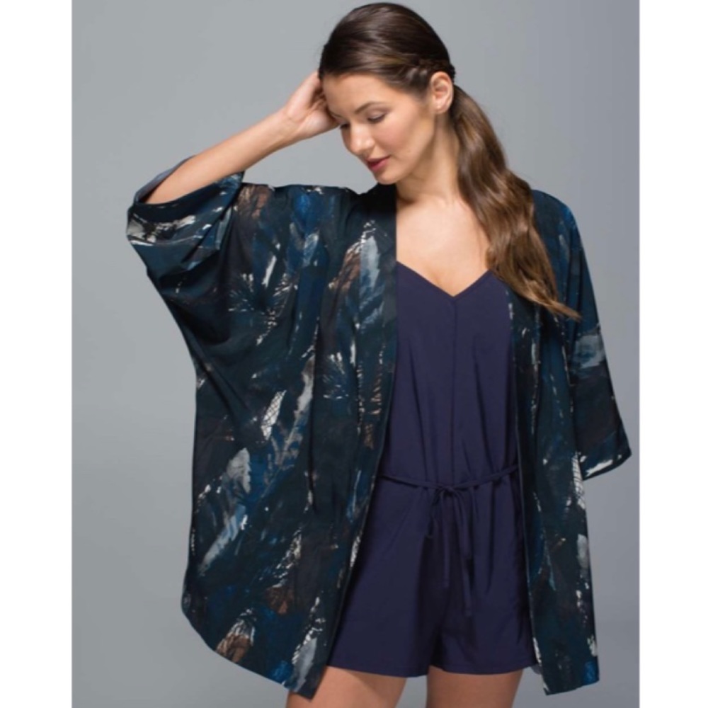 SOLD 💔 Lululemon Casbah Kimono painted feather